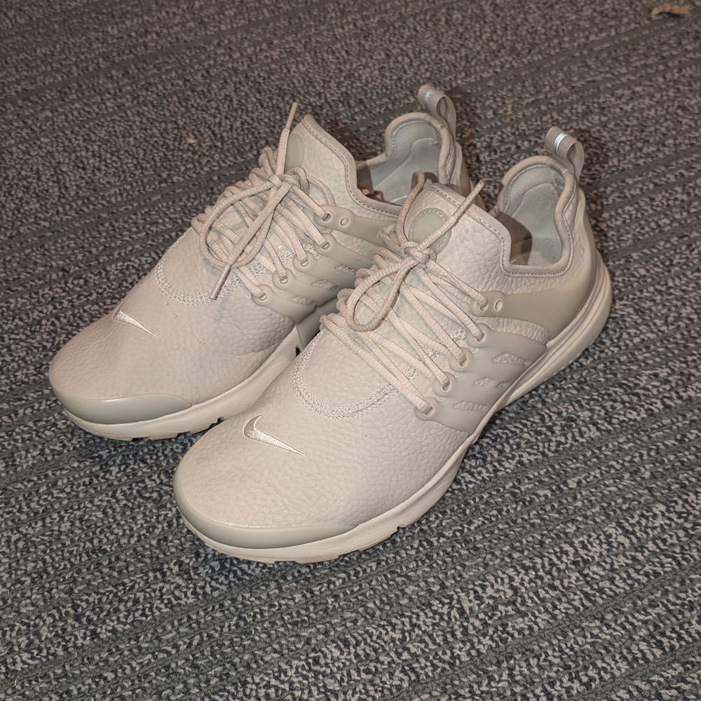 Nike Women's Cream Sneakers - Picture 3 of 10